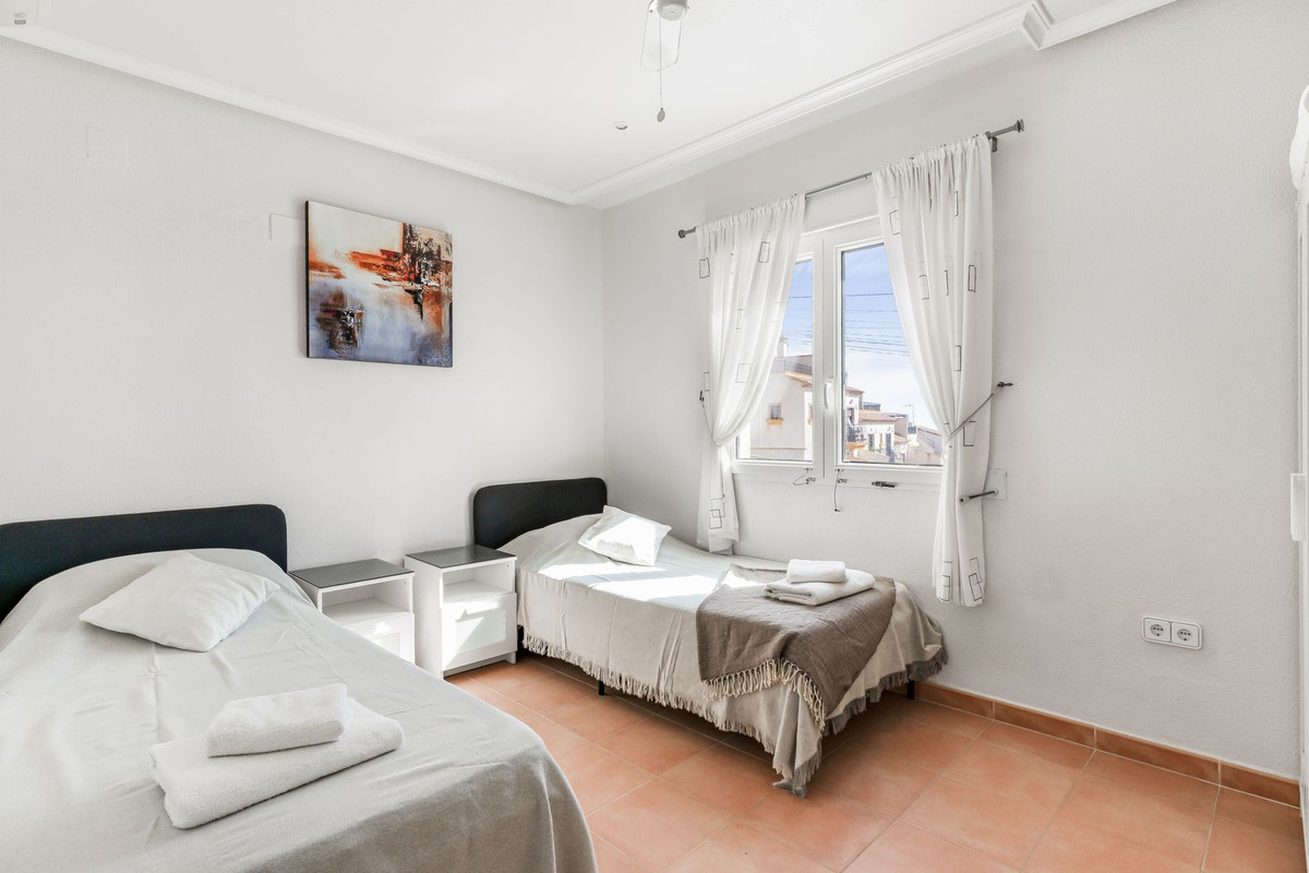 For sale - 8 Bedroom 5 Bathroom House - Detached Villa in San Miguel de Salinas - San Miguel de Salinas Centro  - Alicante