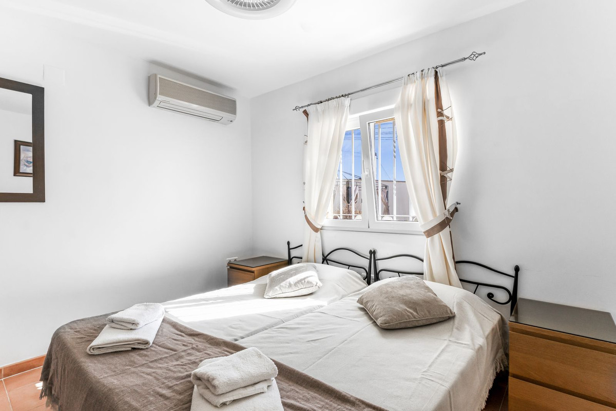 For sale - 8 Bedroom 5 Bathroom House - Detached Villa in San Miguel de Salinas - San Miguel  - Alicante