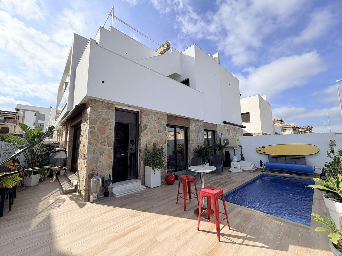 For sale - 3 Bedroom 2 Bathroom House - Semi-Detached House in Orihuela - Lomas de Cabo Roig  - Alicante