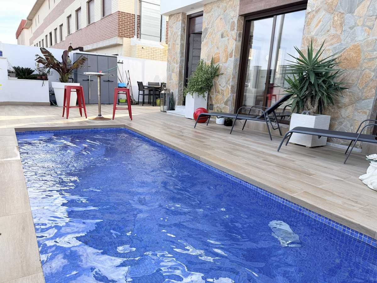 For sale - 3 Bedroom 2 Bathroom House - Semi-Detached House in Orihuela - Lomas de Cabo Roig  - Alicante