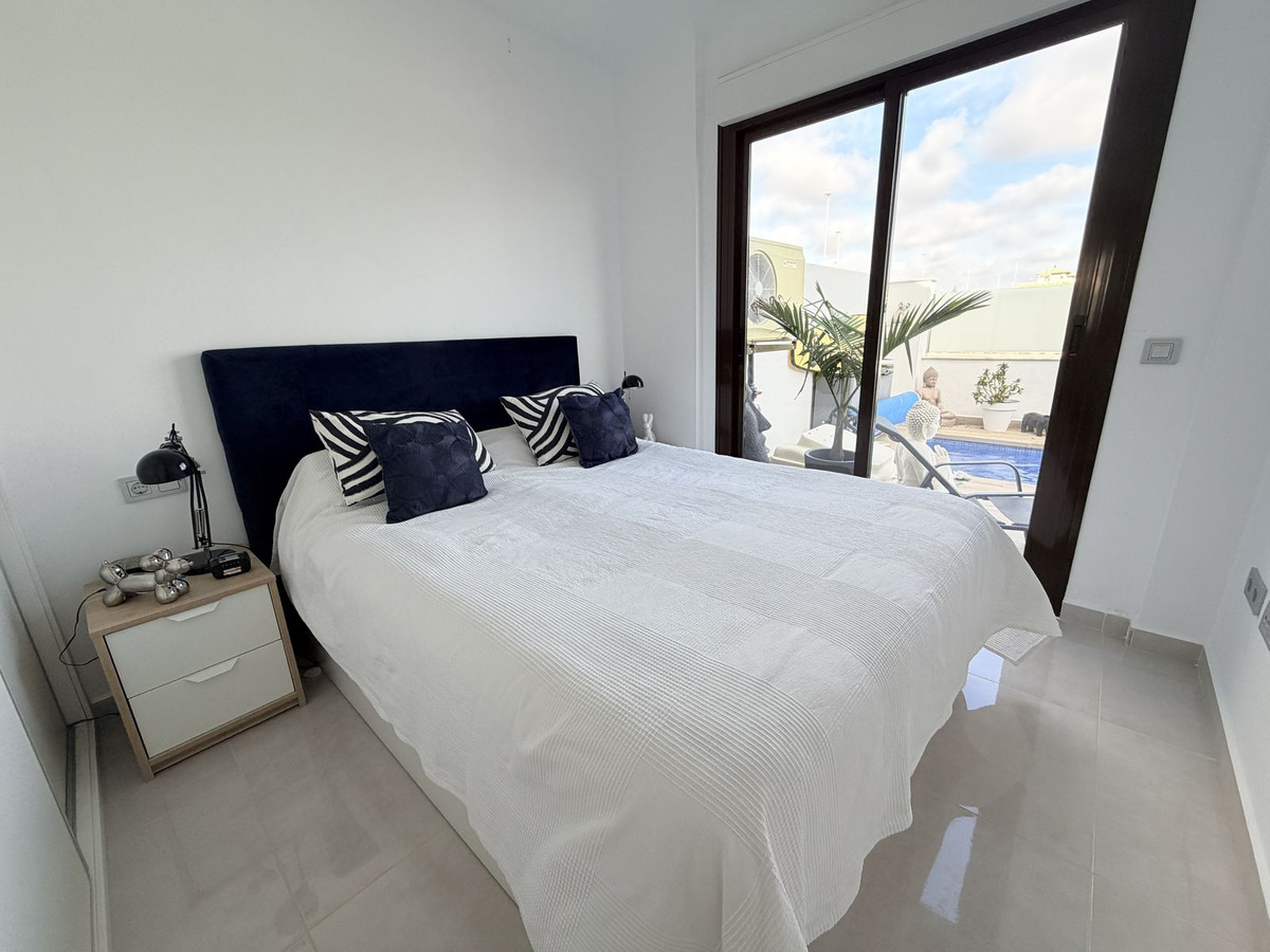 For sale - 3 Bedroom 2 Bathroom House - Semi-Detached House in Orihuela - Lomas de Cabo Roig  - Alicante