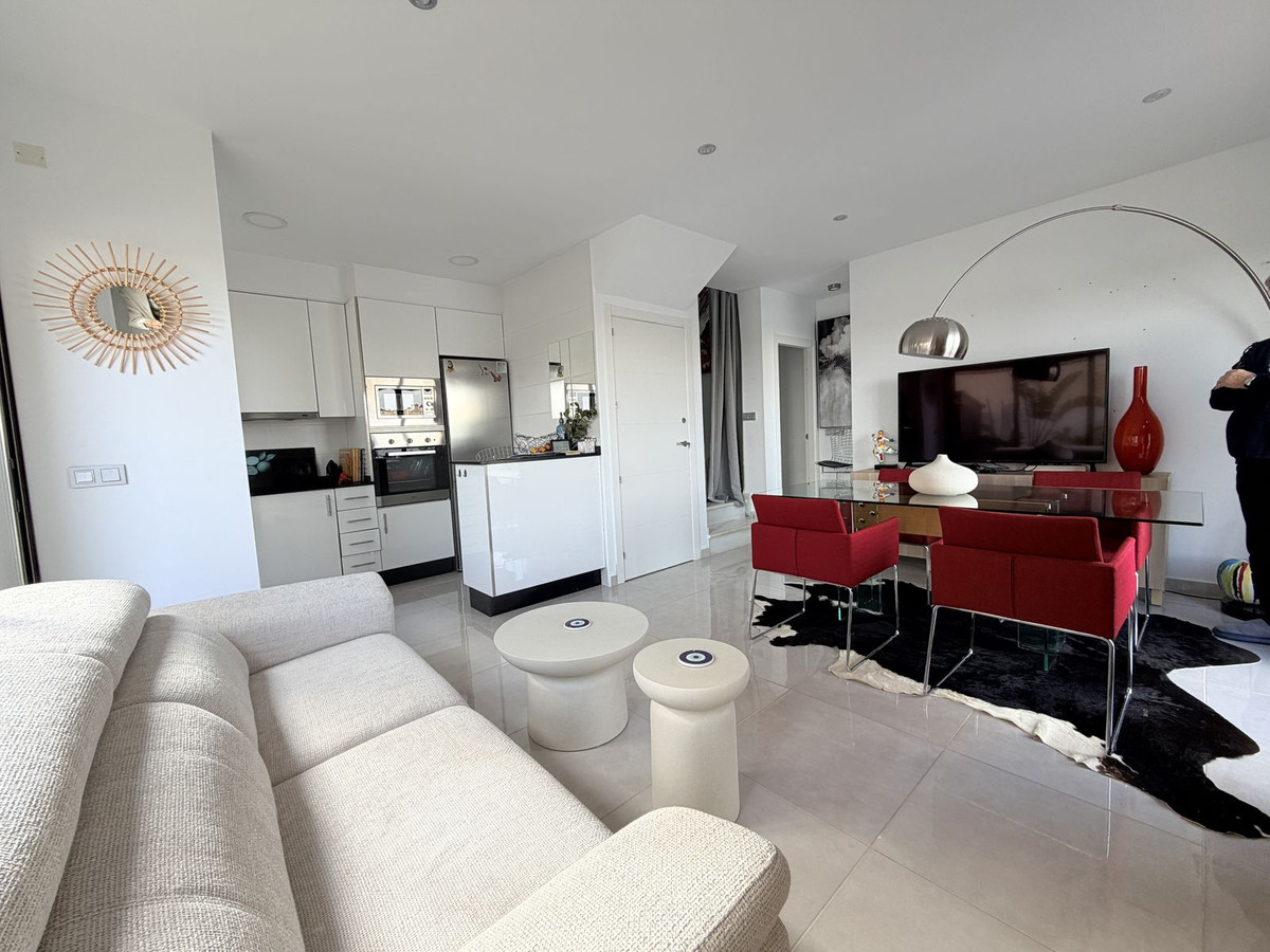 For sale - 3 Bedroom 2 Bathroom House - Semi-Detached House in Orihuela - Lomas de Cabo Roig  - Alicante