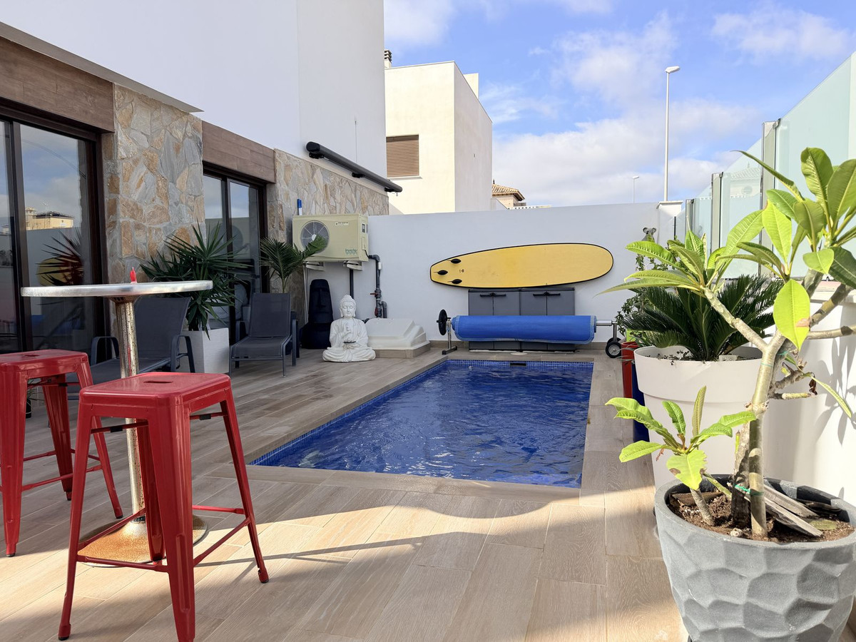 For sale - 3 Bedroom 2 Bathroom House - Semi-Detached House in Orihuela - Lomas de Cabo Roig  - Alicante