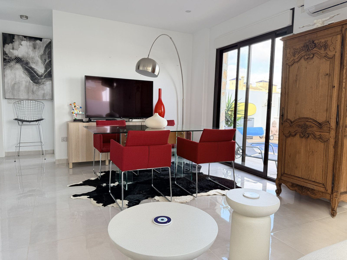 For sale - 3 Bedroom 2 Bathroom House - Semi-Detached House in Orihuela - Lomas de Cabo Roig  - Alicante