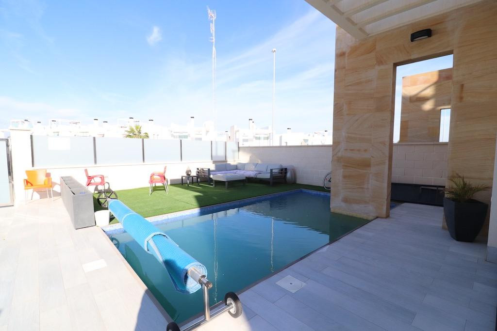 For sale - 3 Bedroom 3 Bathroom Detached Villa in Lomas de Cabo Roig - Lomas de Cabo Roig  - Alicante