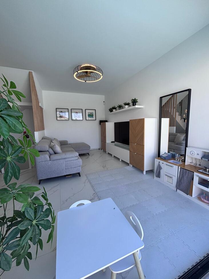 For sale - 5 Bedroom 3 Bathroom Villa in Villamartin - Costa Blanca  - Alicante