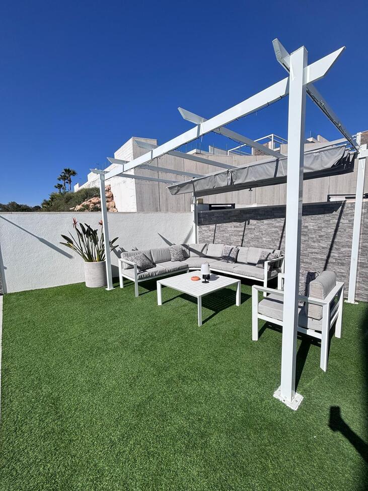 For sale - 5 Bedroom 3 Bathroom Villa in Villamartin - Costa Blanca  - Alicante