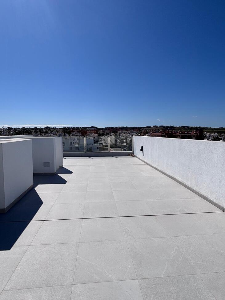 For sale - 5 Bedroom 3 Bathroom Villa in Villamartin - Costa Blanca  - Alicante