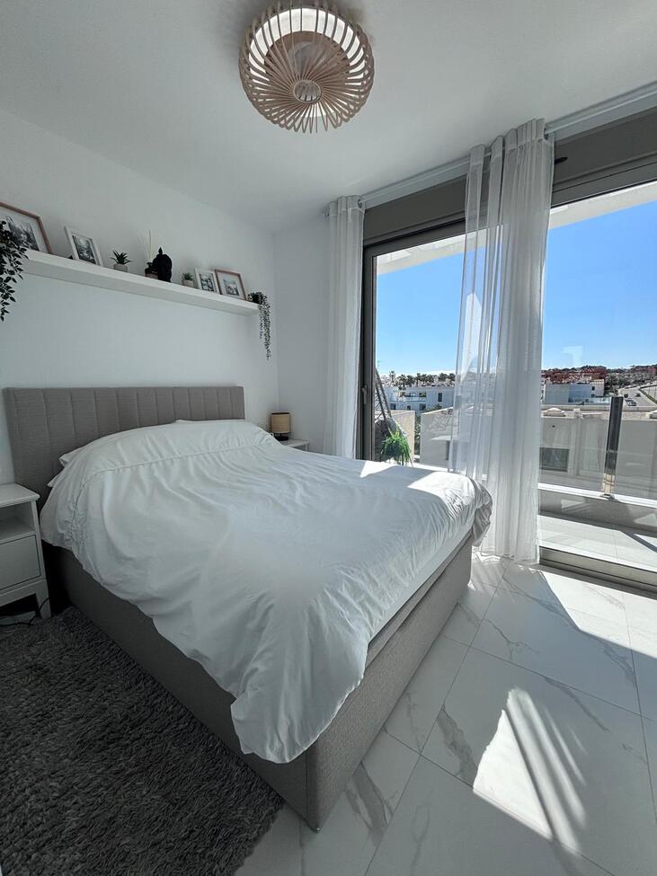 For sale - 5 Bedroom 3 Bathroom Villa in Villamartin - Costa Blanca  - Alicante