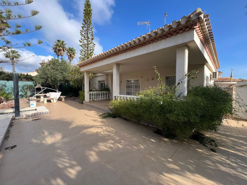 3 Bedroom 2 Bathroom Villa in Playa Flamenca