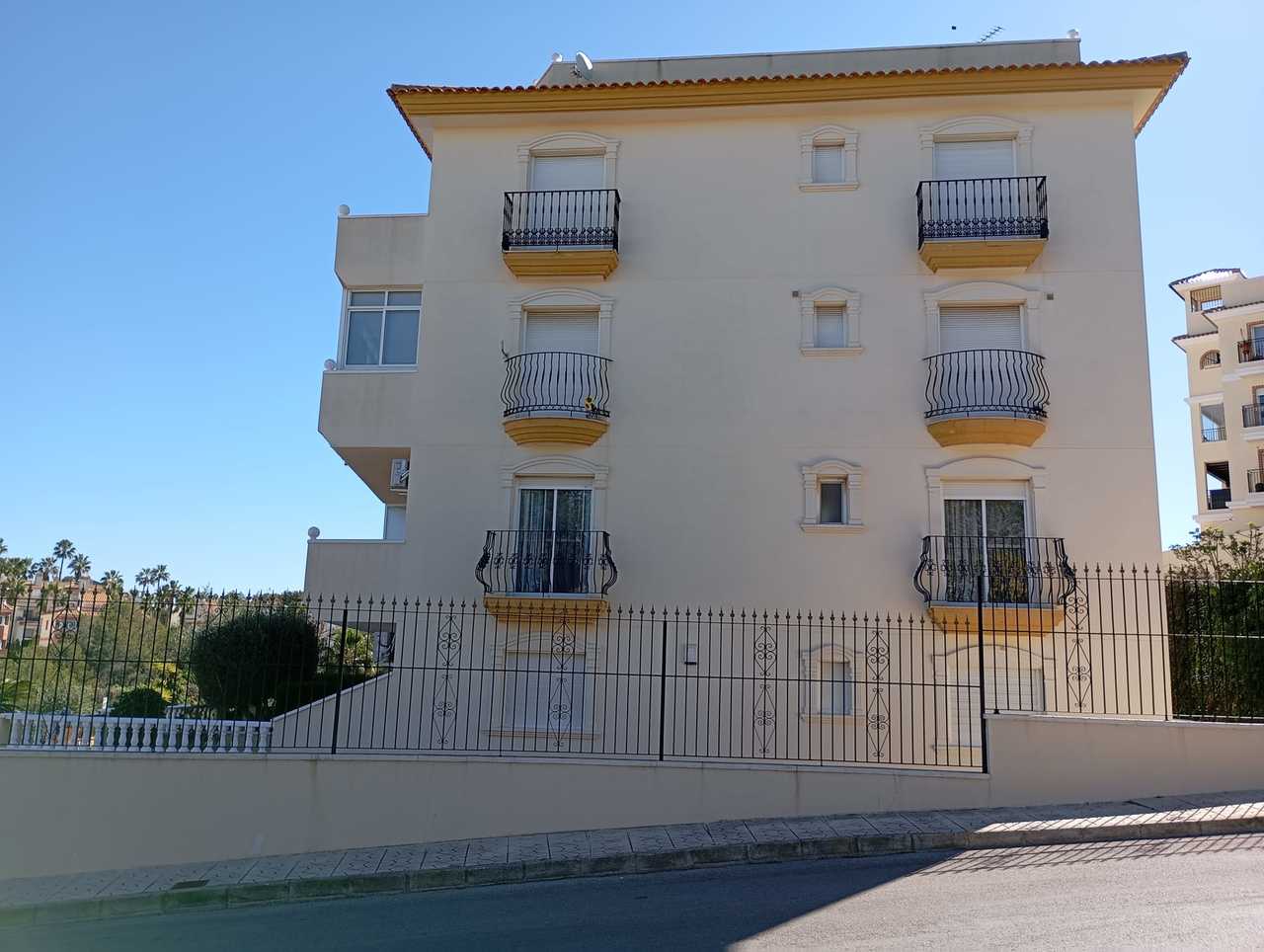 For sale - 2 Bedroom 1 Bathroom Apartment in Villamartin - Costa Blanca  - Alicante