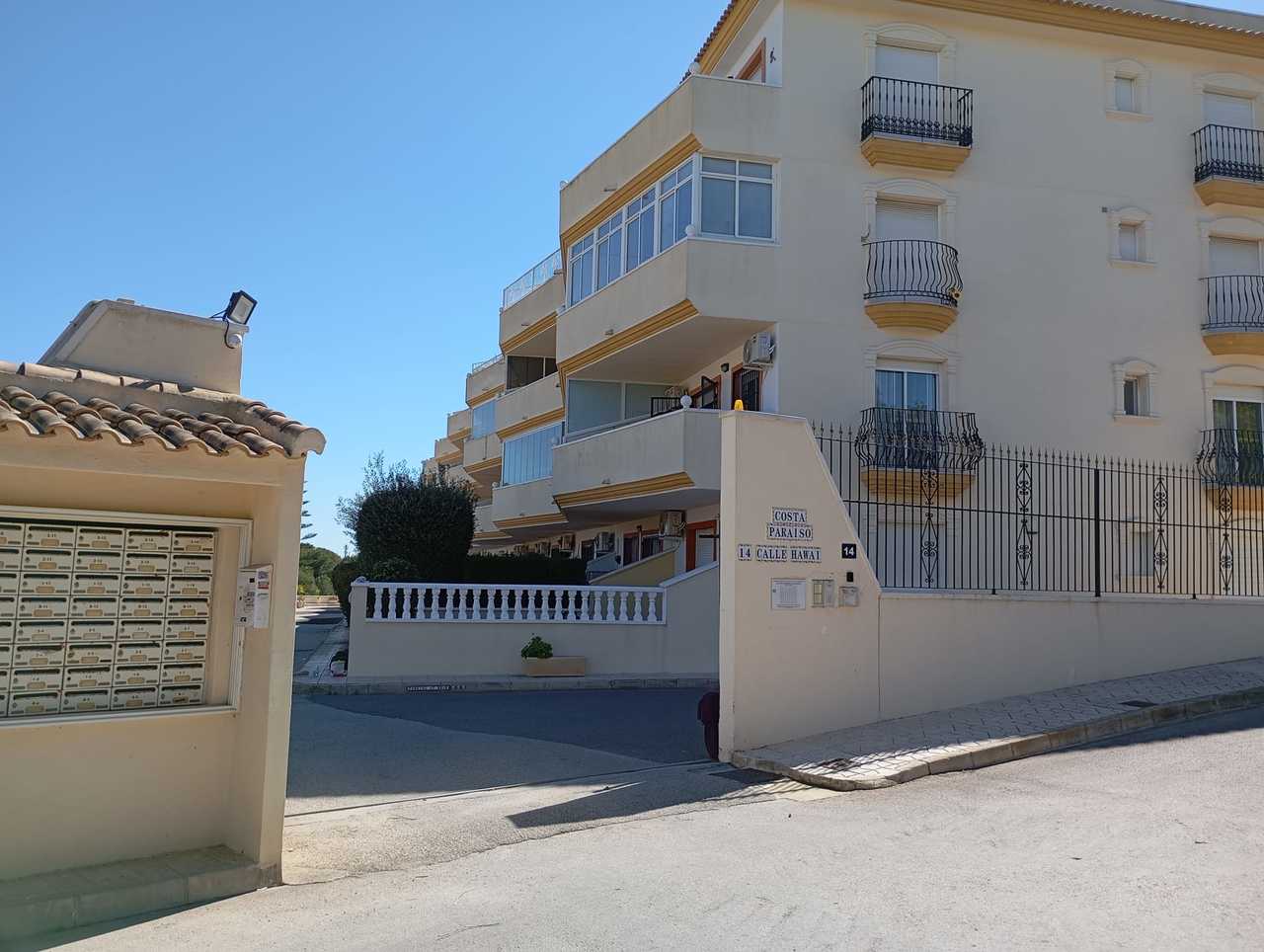 For sale - 2 Bedroom 1 Bathroom Apartment in Villamartin - Costa Blanca  - Alicante