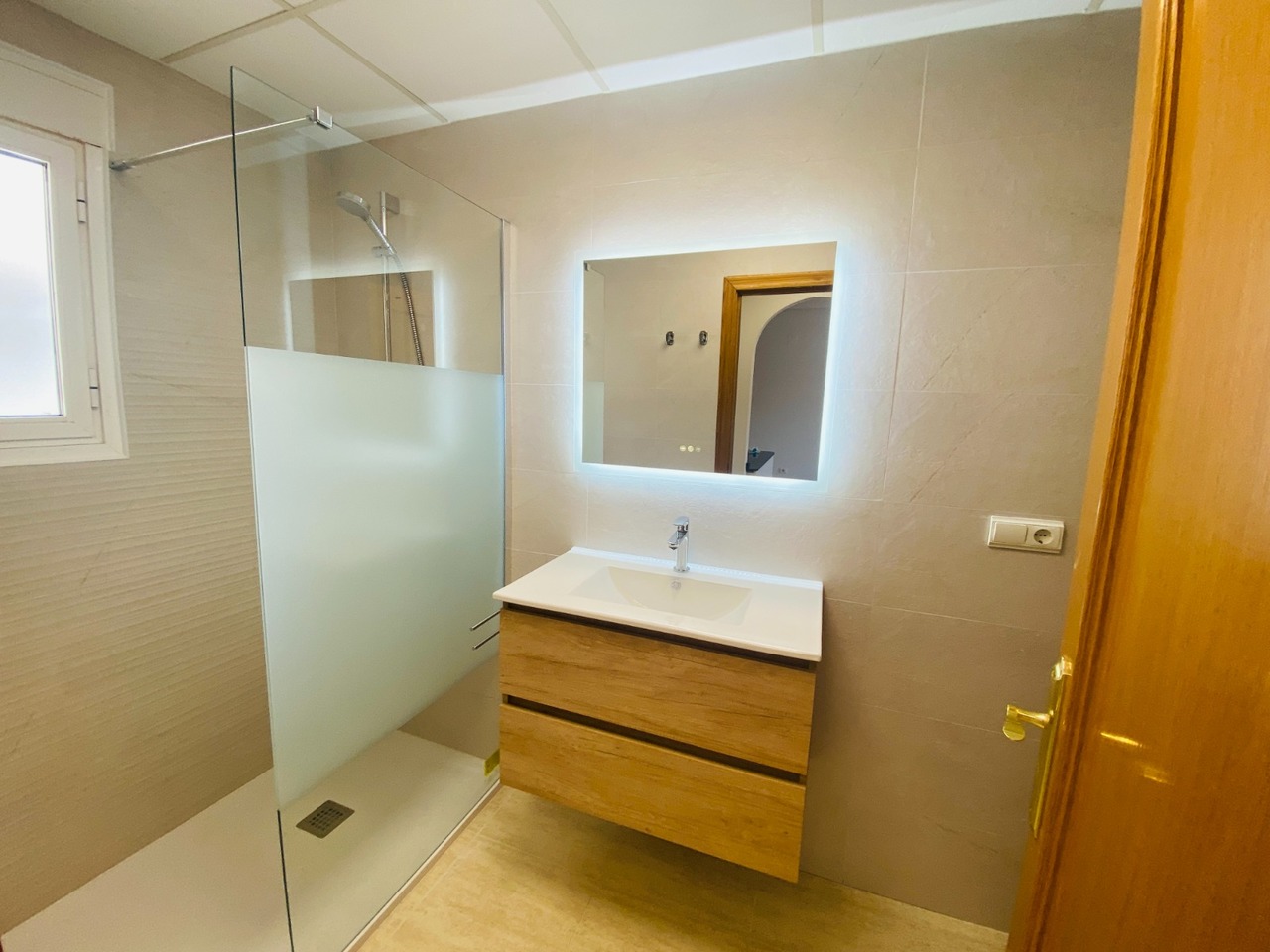 For sale - 2 Bedroom 1 Bathroom Apartment in Villamartin - Costa Blanca  - Alicante