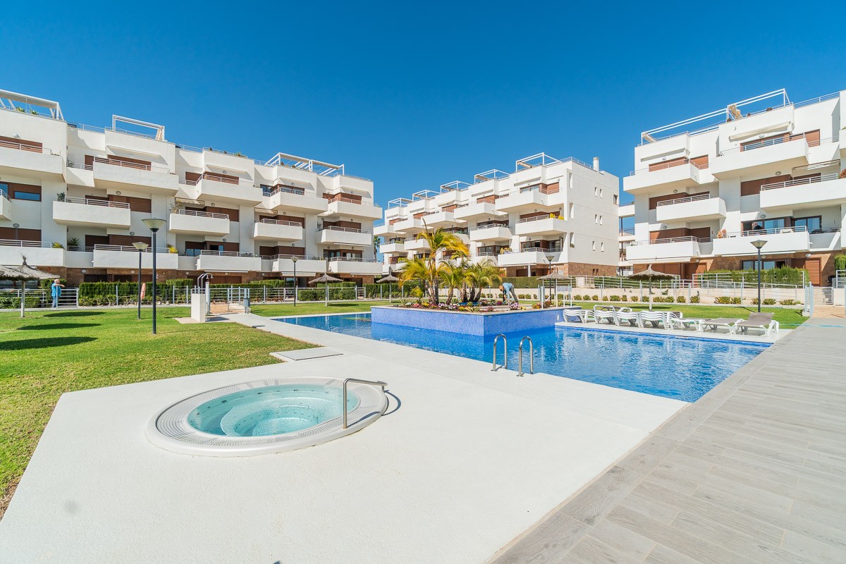 For sale - 2 Bedroom 2 Bathroom Apartment in Lomas de Cabo Roig - Costa Blanca  - Alicante