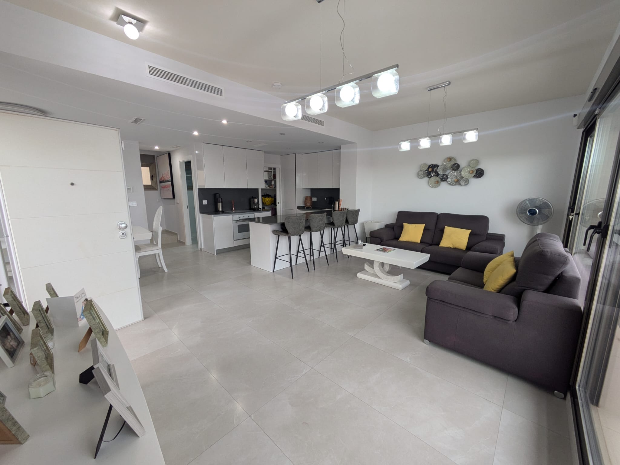 For sale - 2 Bathroom villa in Villamartin -  - Alicante