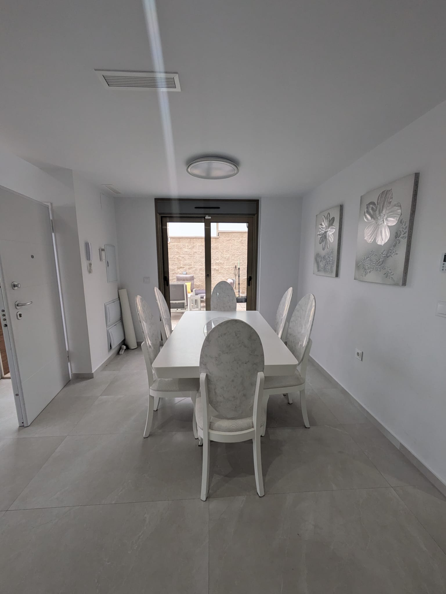 For sale - 2 Bathroom villa in Villamartin -  - Alicante