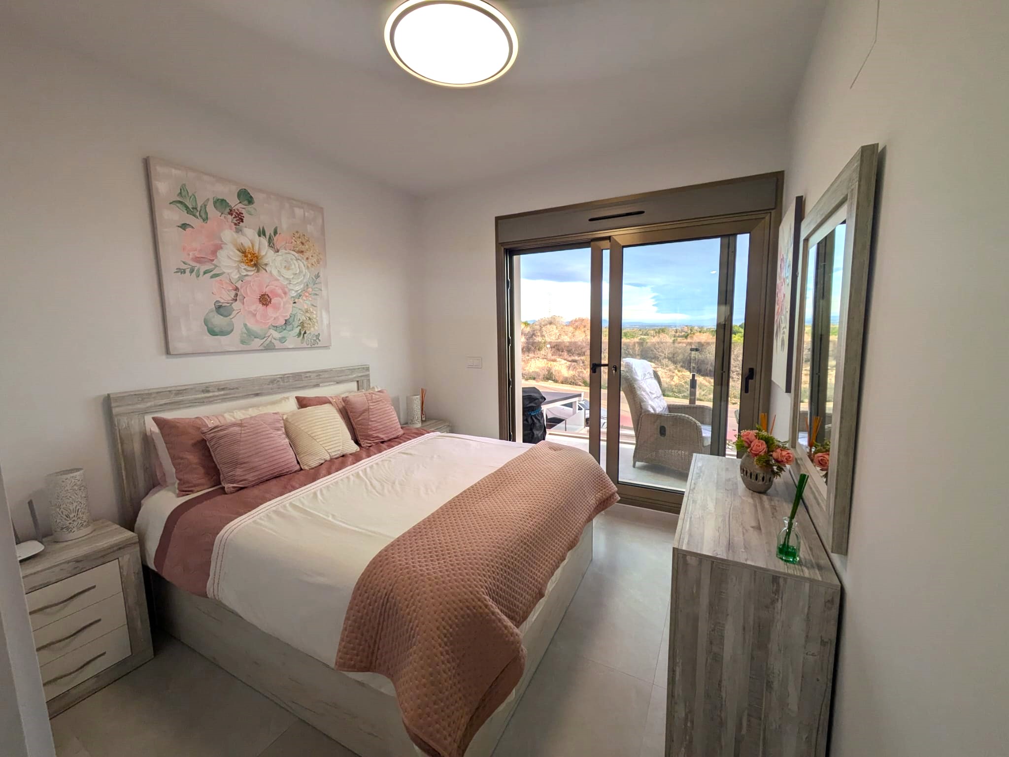 For sale - 2 Bathroom villa in Villamartin -  - Alicante