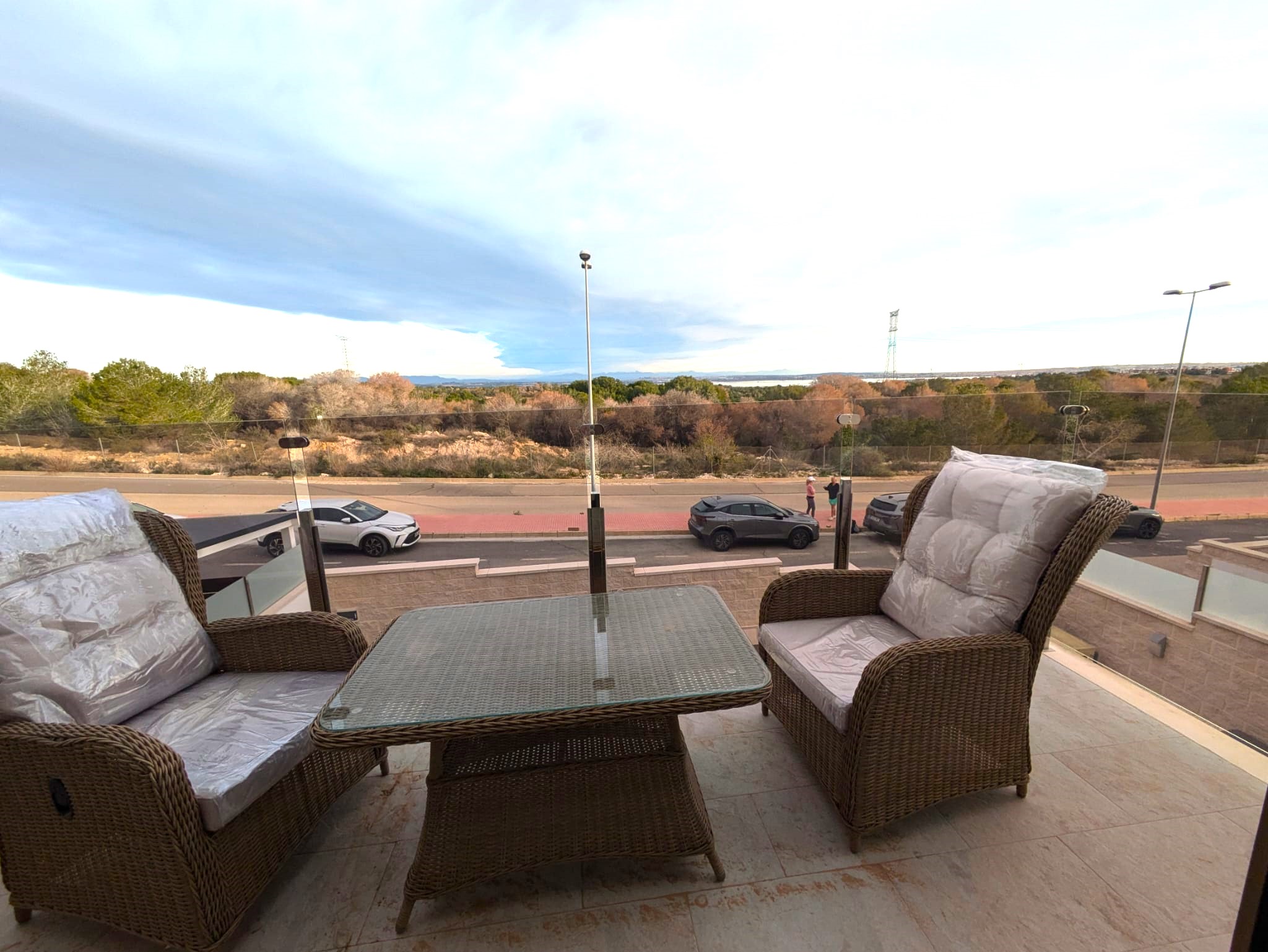 For sale - 2 Bathroom villa in Villamartin -  - Alicante