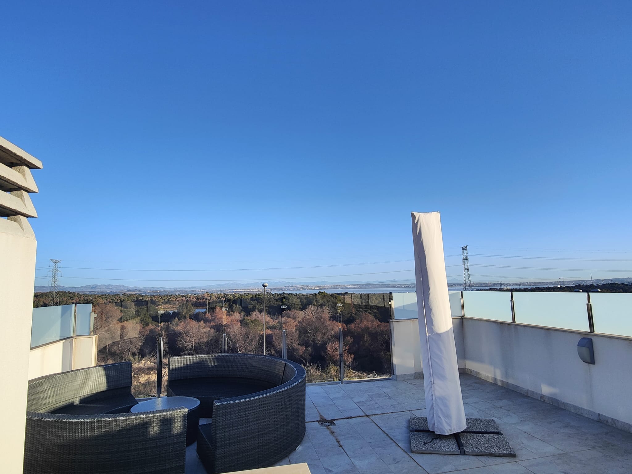 For sale - 2 Bathroom villa in Villamartin -  - Alicante