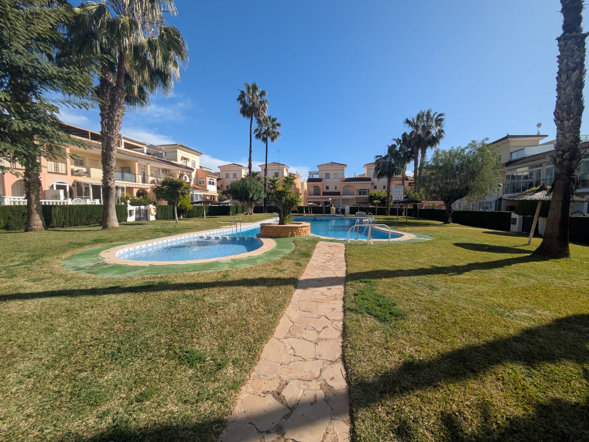 For sale - 3 Bedroom 1 Bathroom town house in Playa Flamenca -  - Alicante