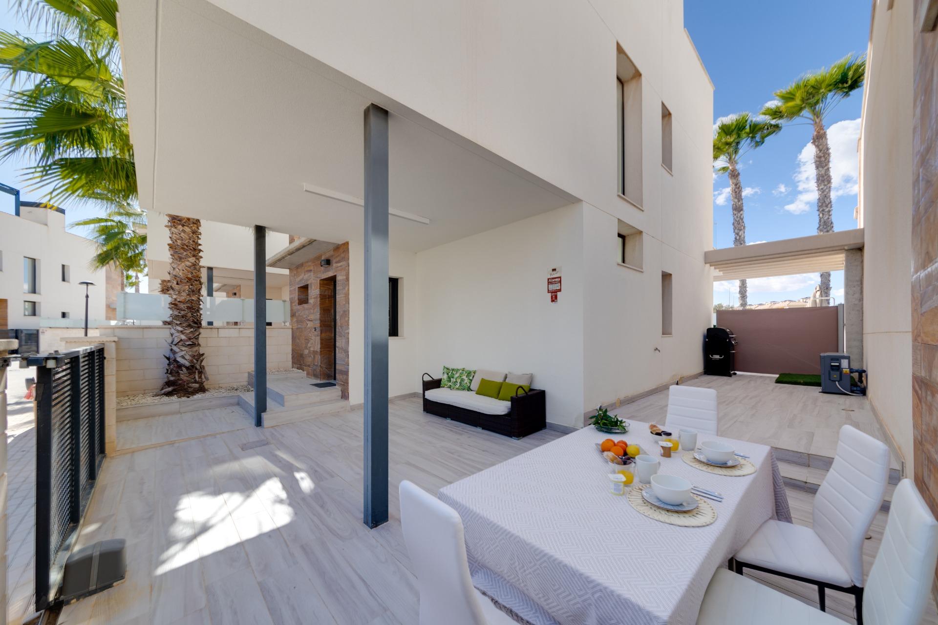 For sale - 3 Bedroom 2 Bathroom villa in Lomas De Cabo Roig -  - Alicante