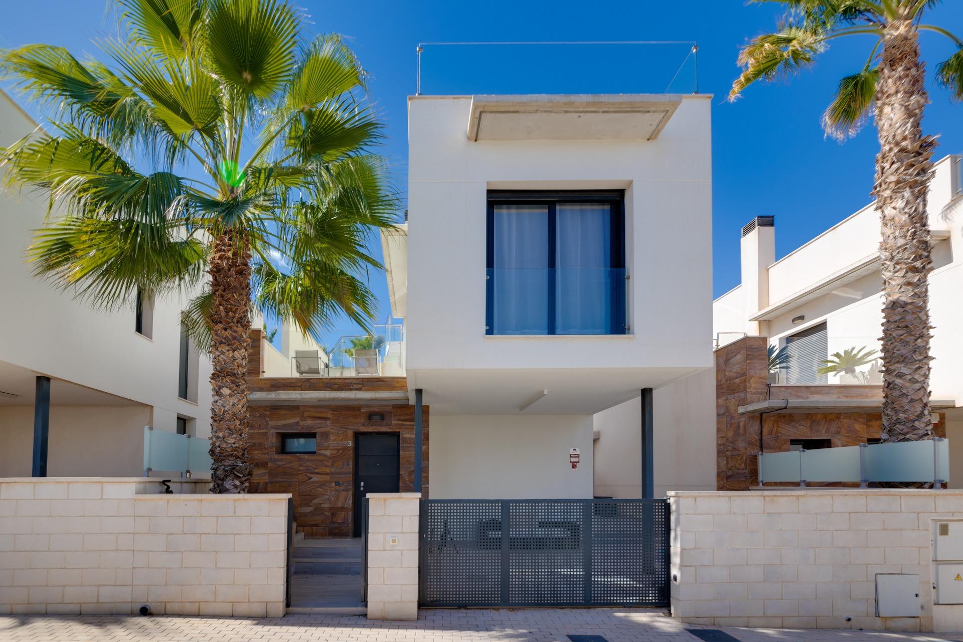 For sale - 3 Bedroom 2 Bathroom villa in Lomas De Cabo Roig -  - Alicante