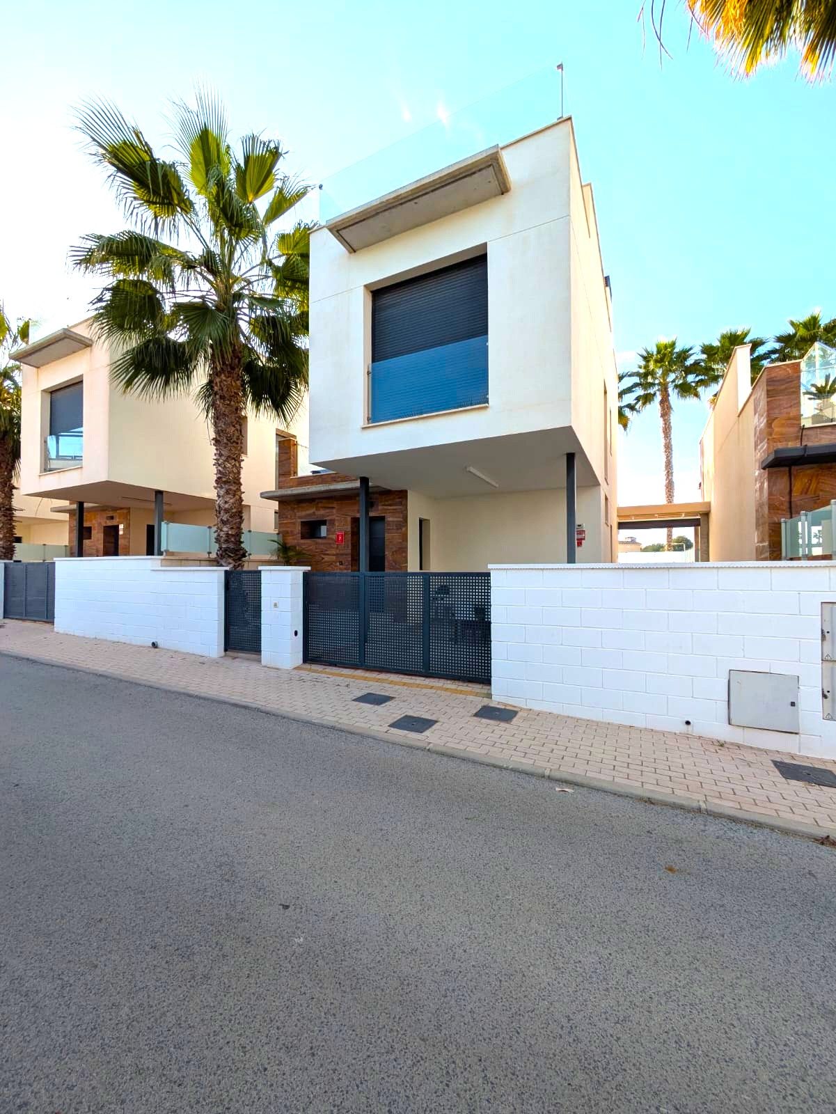 For sale - 3 Bedroom 2 Bathroom villa in Lomas De Cabo Roig -  - Alicante