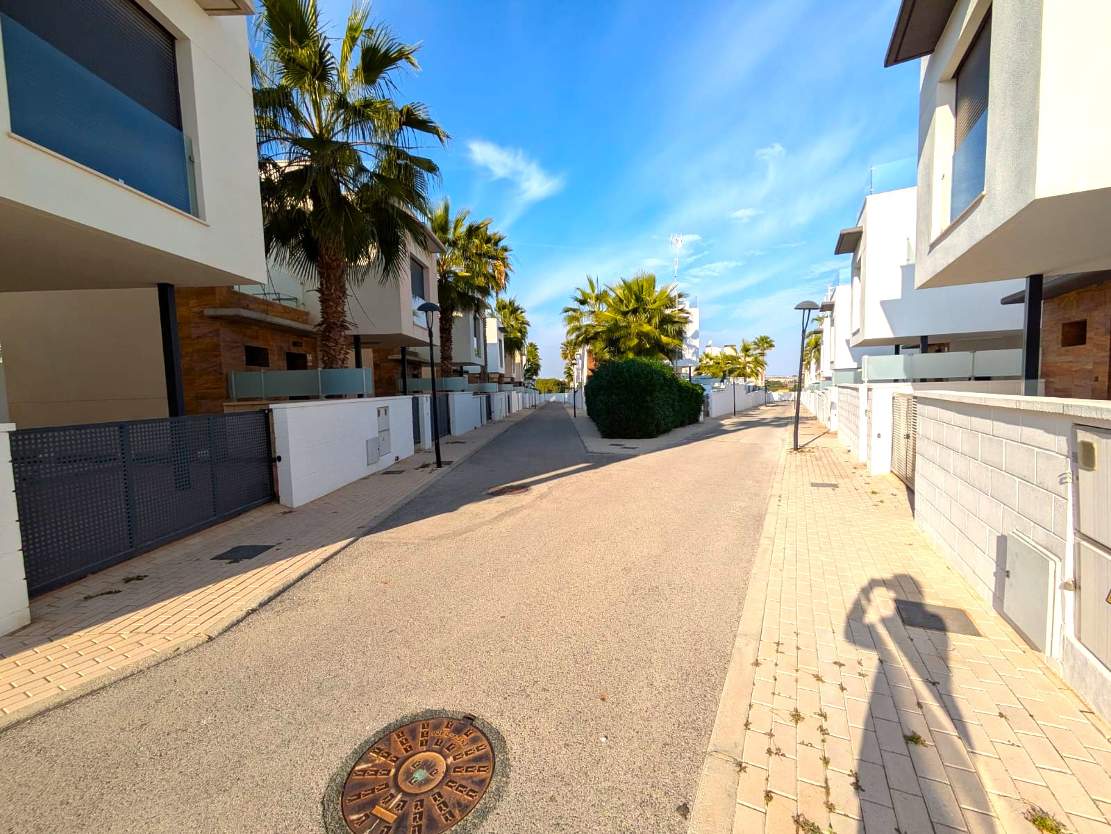 For sale - 3 Bedroom 2 Bathroom villa in Lomas De Cabo Roig -  - Alicante