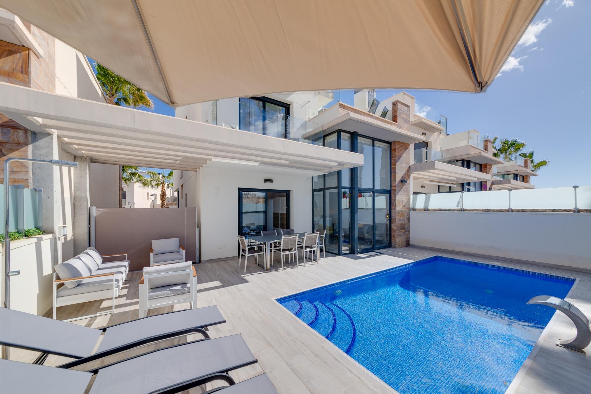 For sale - 3 Bedroom 2 Bathroom villa in Lomas De Cabo Roig -  - Alicante