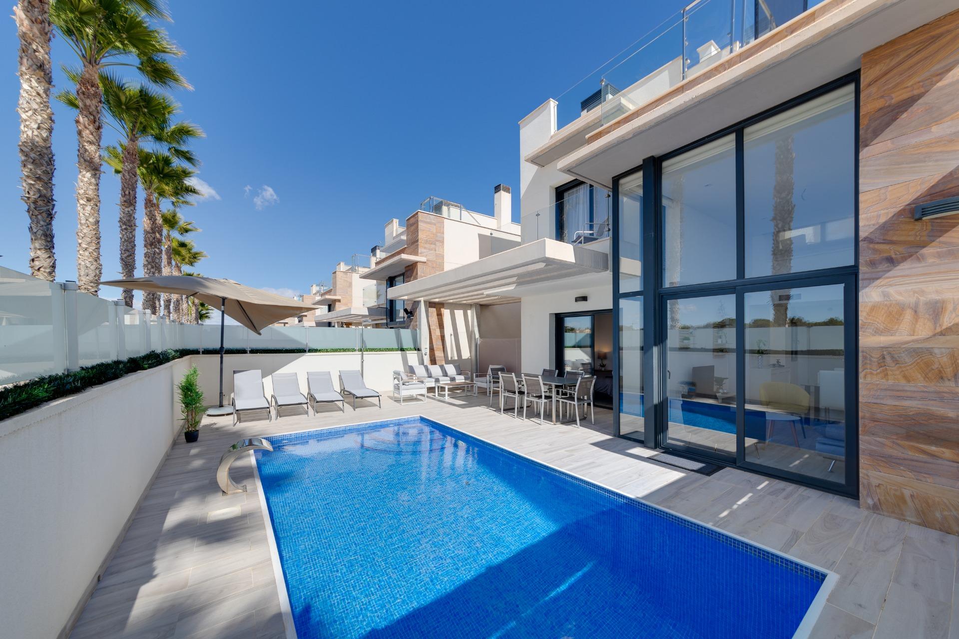 For sale - 3 Bedroom 2 Bathroom villa in Lomas De Cabo Roig -  - Alicante