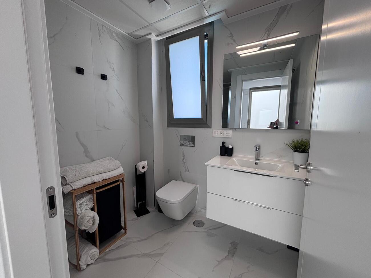 For sale - 5 Bedroom 3 Bathroom Villa in Villamartin - Pau 8  - Alicante