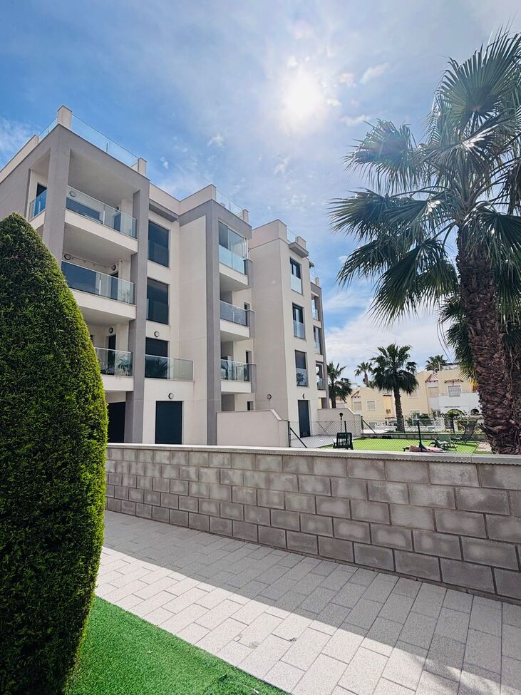 For sale - 2 Bedroom 2 Bathroom Apartment in Villamartin -  - Alicante