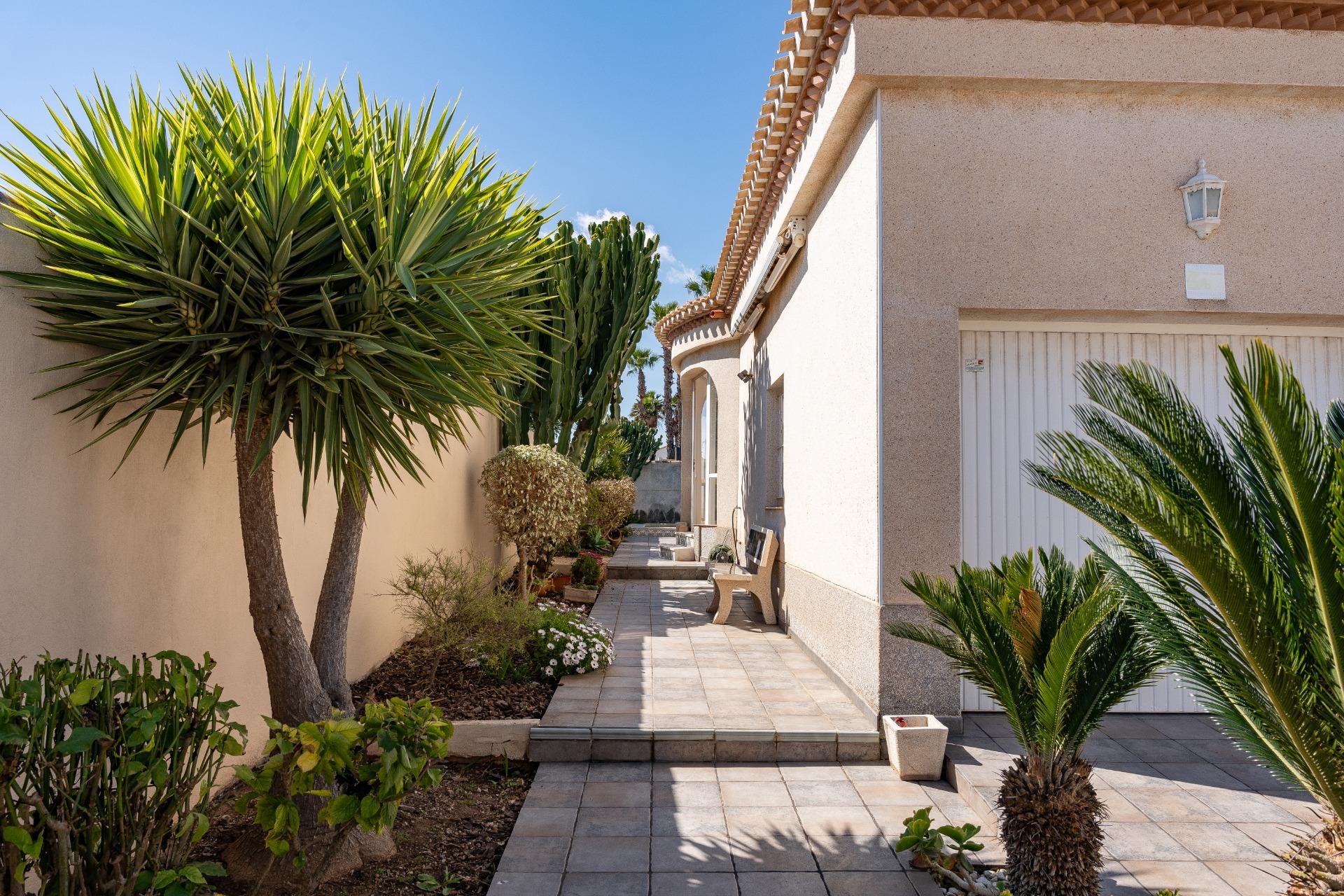 For sale - 3 Bedroom 3 Bathroom Villa in Playa Flamenca - Playa Flamenca  - Alicante