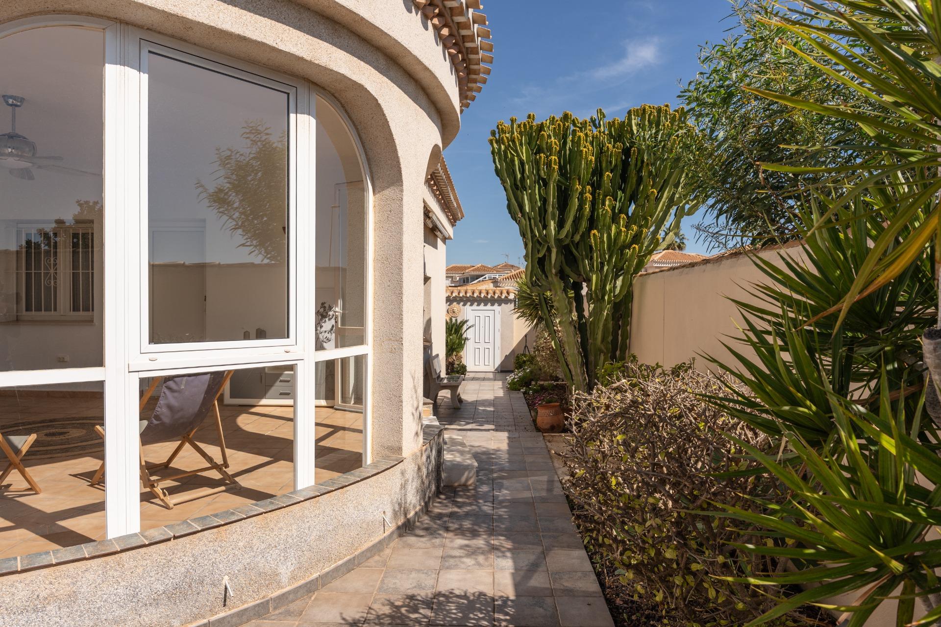 For sale - 3 Bedroom 3 Bathroom Villa in Playa Flamenca - Playa Flamenca  - Alicante