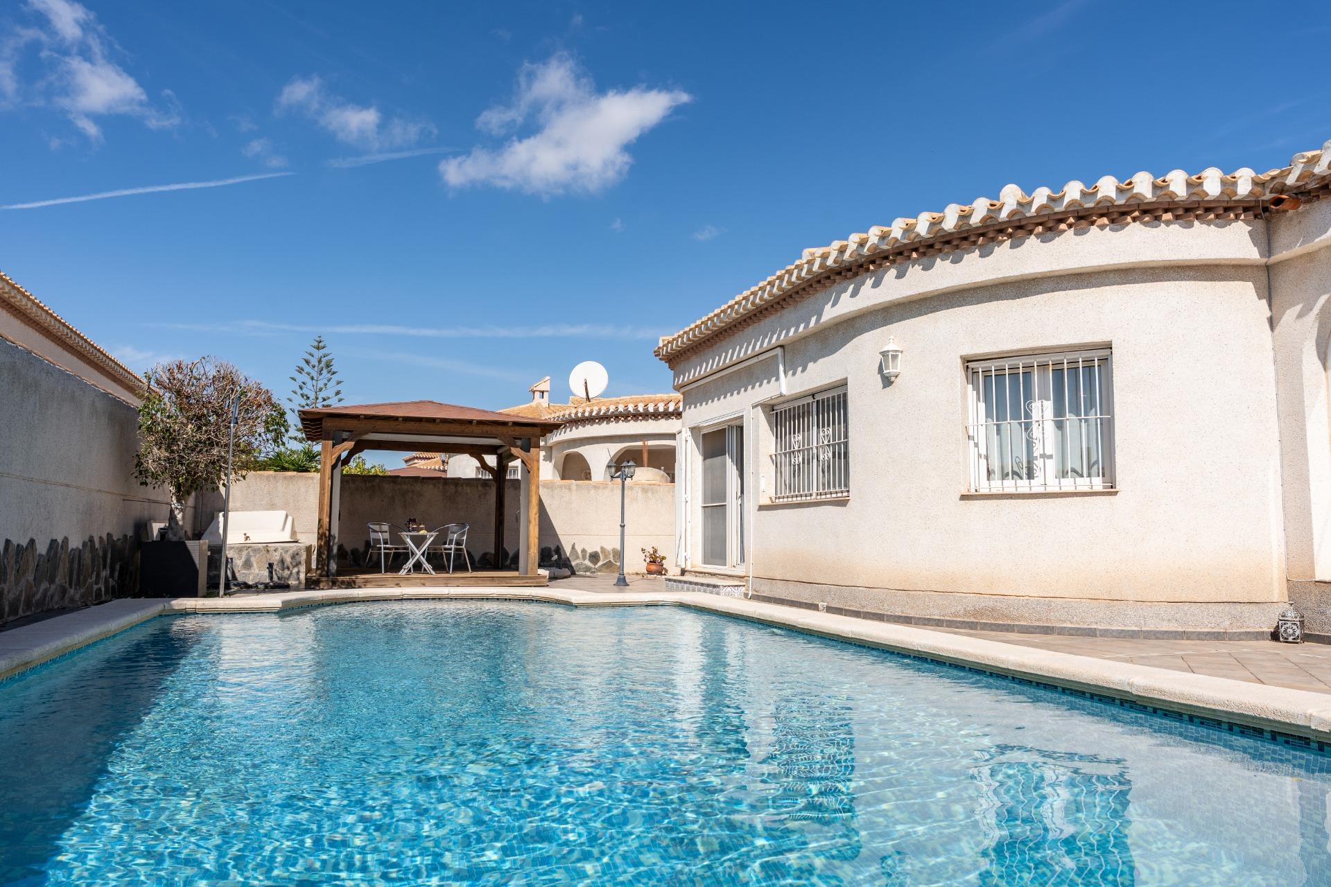 For sale - 3 Bedroom 3 Bathroom Villa in Playa Flamenca - Playa Flamenca  - Alicante