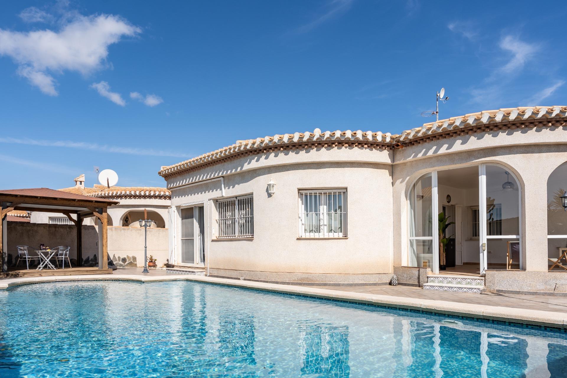 For sale - 3 Bedroom 3 Bathroom Villa in Playa Flamenca - Playa Flamenca  - Alicante