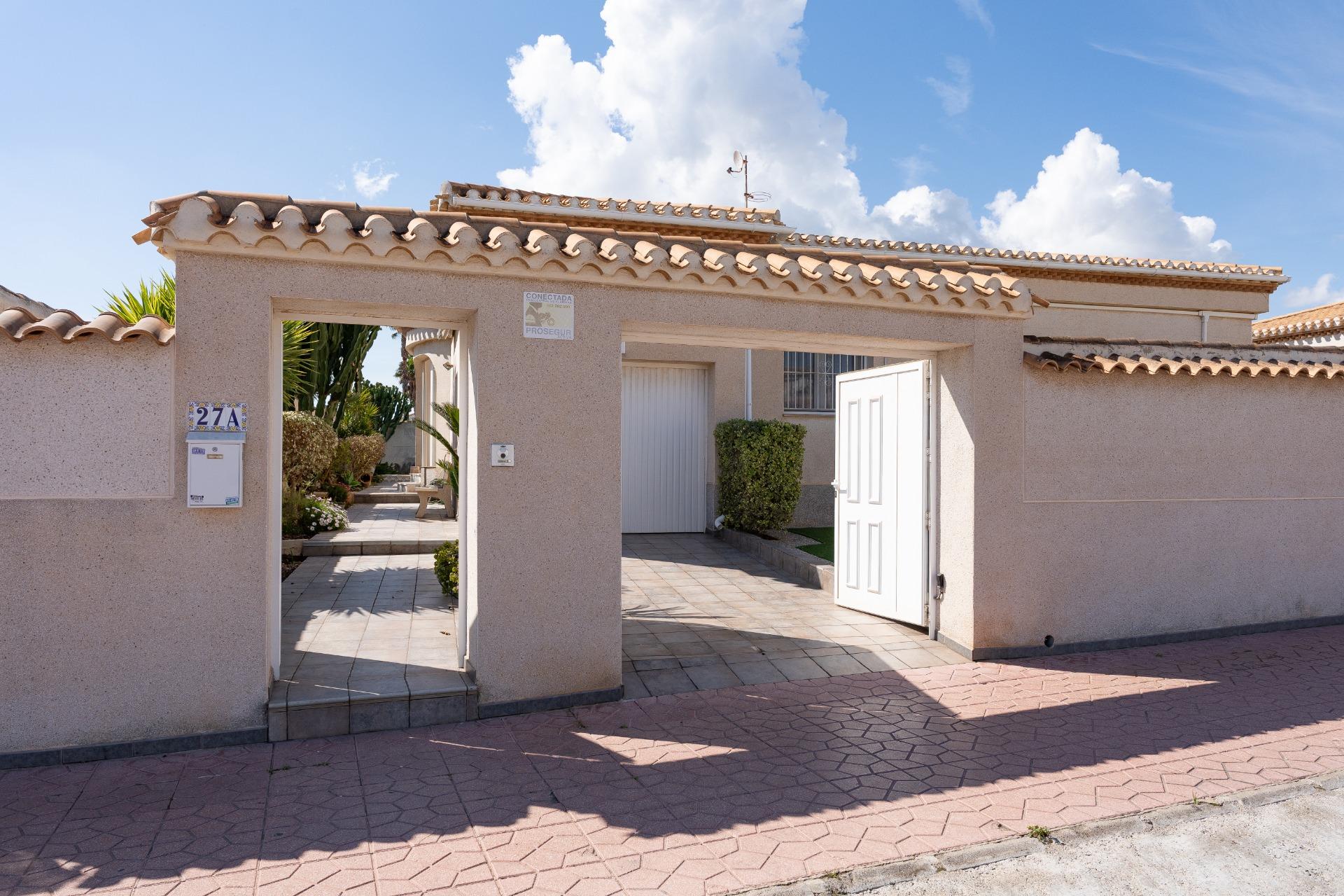 For sale - 3 Bedroom 3 Bathroom Villa in Playa Flamenca - Playa Flamenca  - Alicante