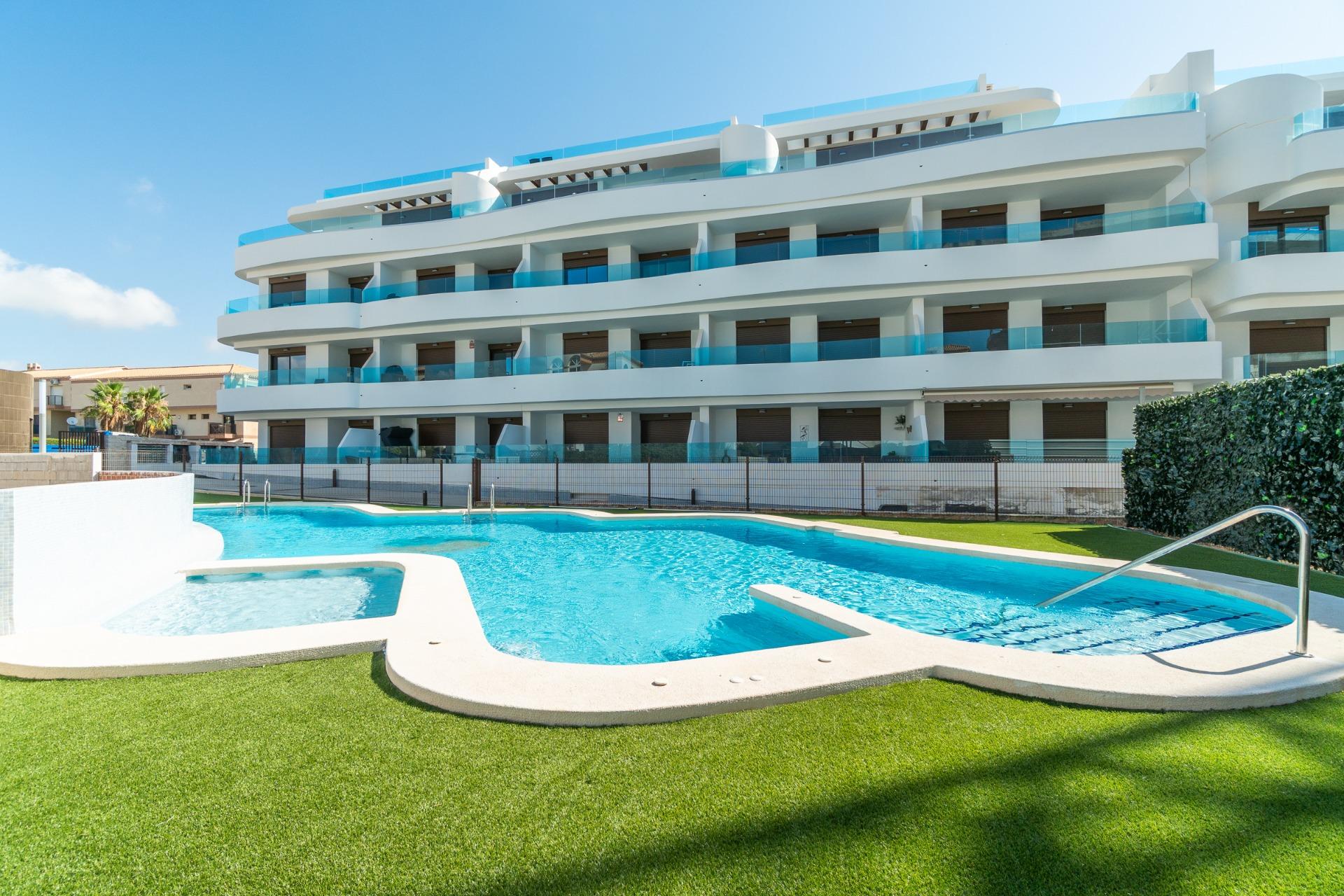 For sale - 3 Bedroom 2 Bathroom Apartment in Playa Flamenca - Playa Flamenca  - Alicante