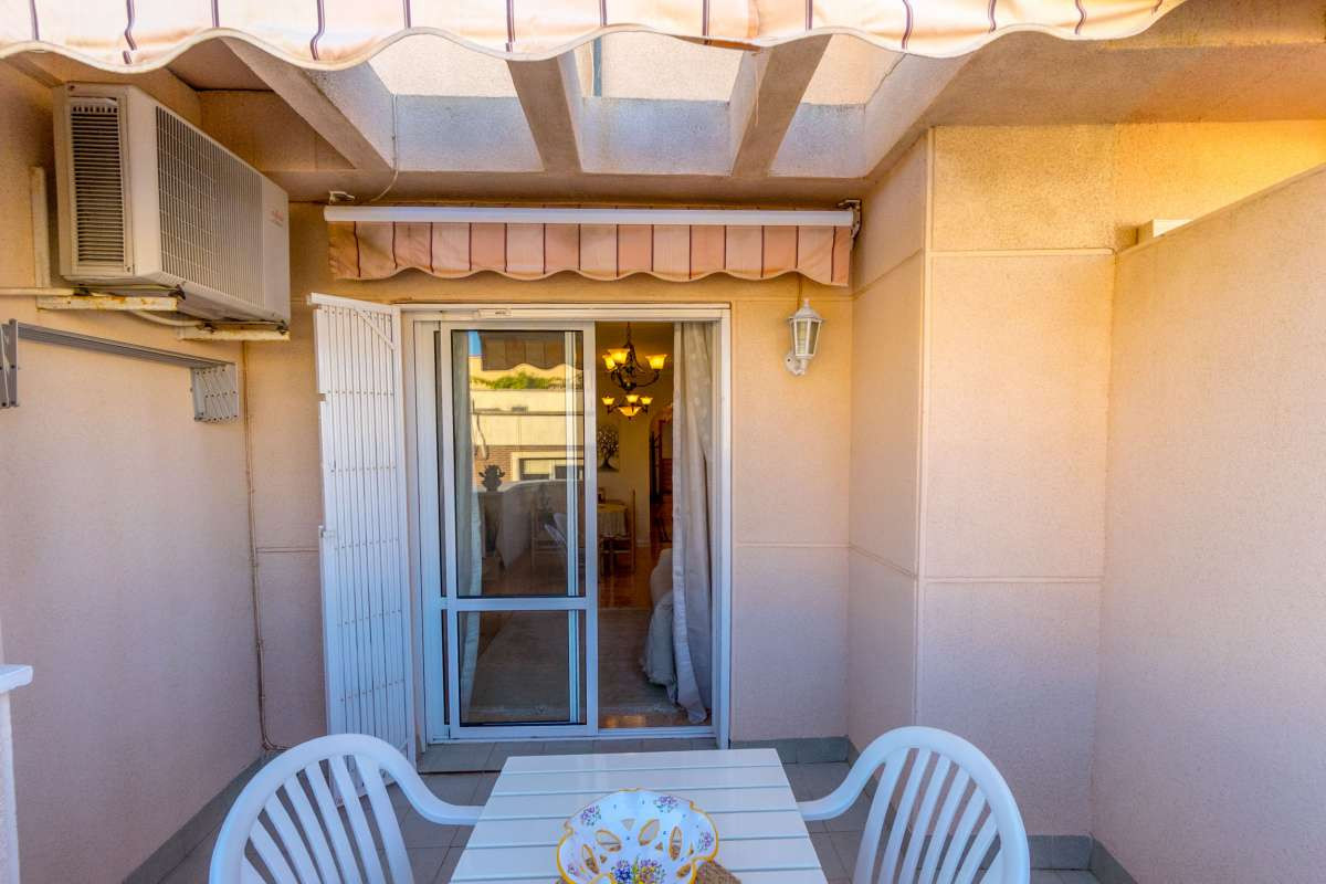 For sale - 3 Bedroom 2 Bathroom Apartment - Middle Floor Apartment in Torrevieja - Torrevieja Centro  - Alicante
