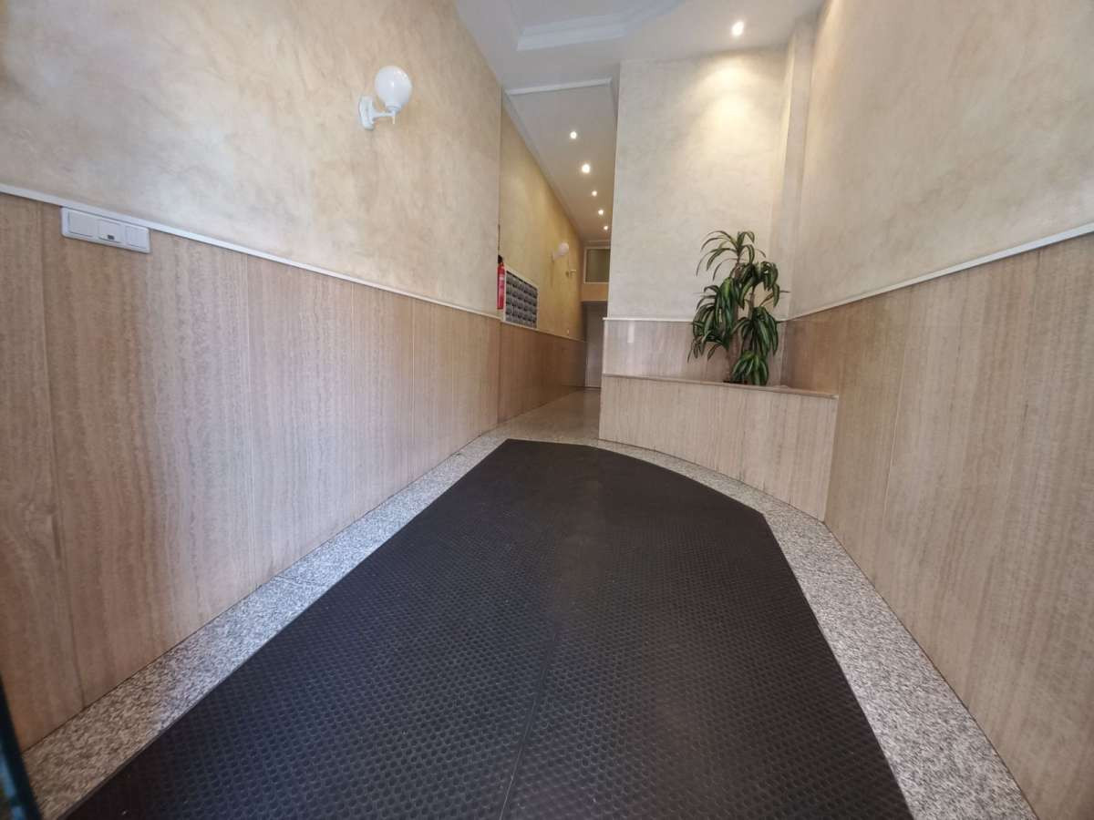 For sale - 3 Bedroom 2 Bathroom Apartment - Middle Floor Apartment in Torrevieja - Torrevieja Centro  - Alicante