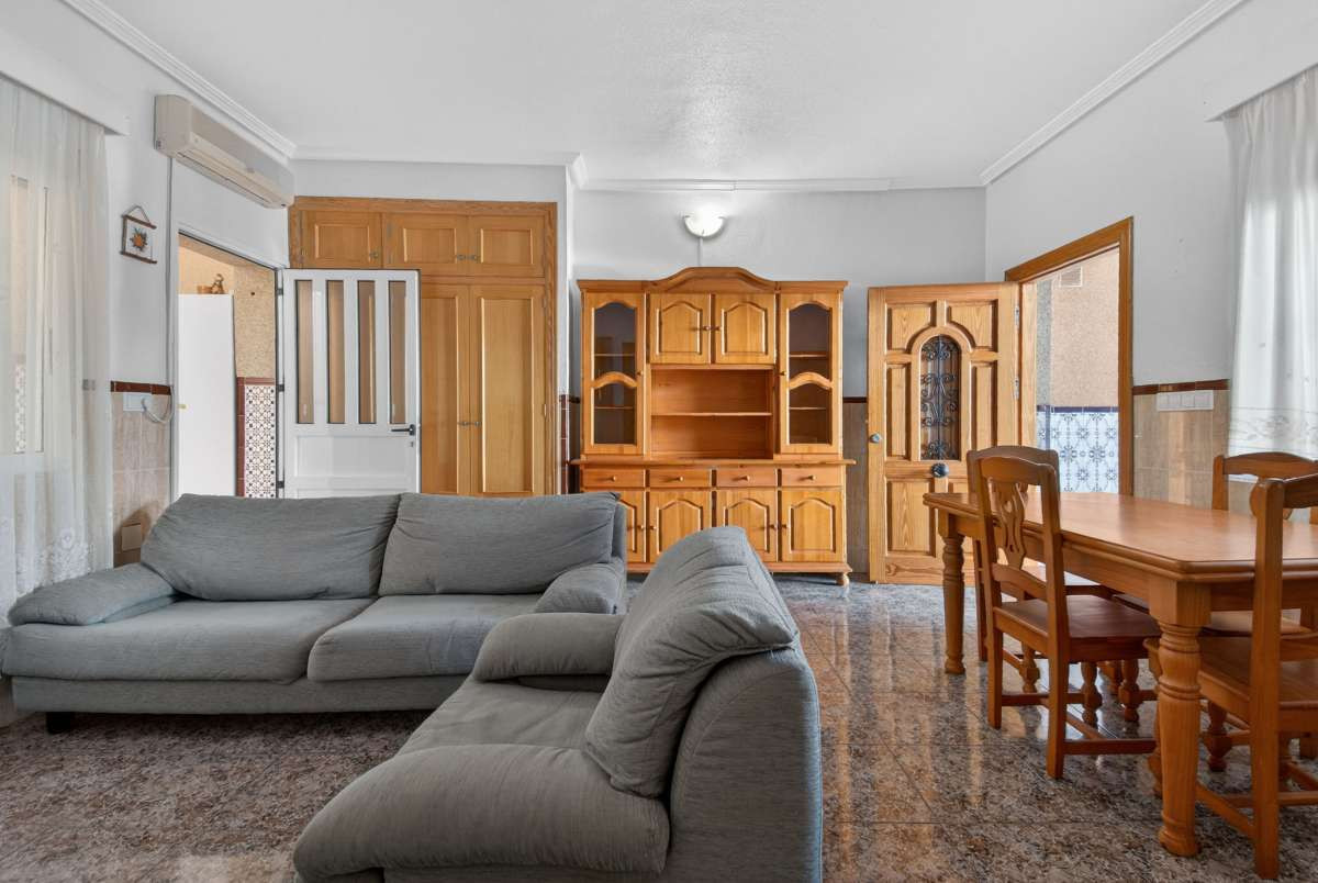 For sale - 5 Bedroom 2 Bathroom House - Detached Villa in San Pedro del Pinatar - Lo Pagan  - Murcia