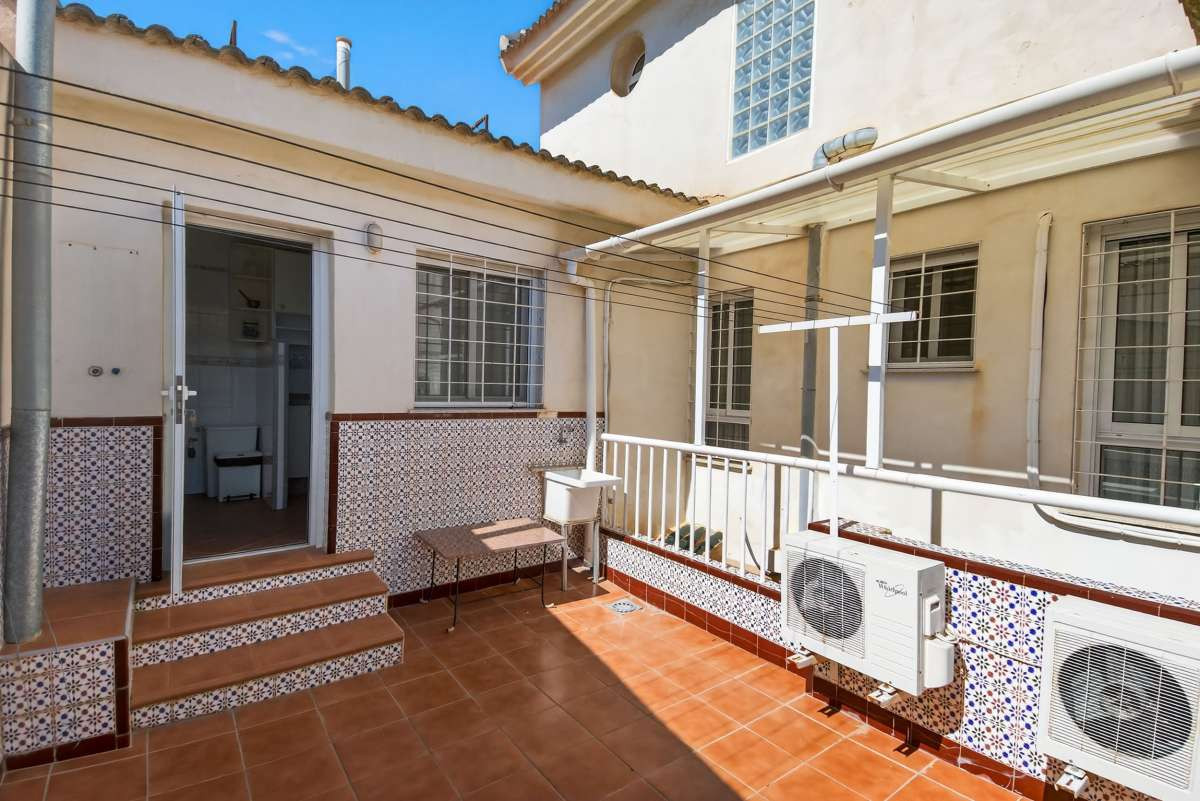 For sale - 5 Bedroom 2 Bathroom House - Detached Villa in San Pedro del Pinatar - Lo Pagan  - Murcia