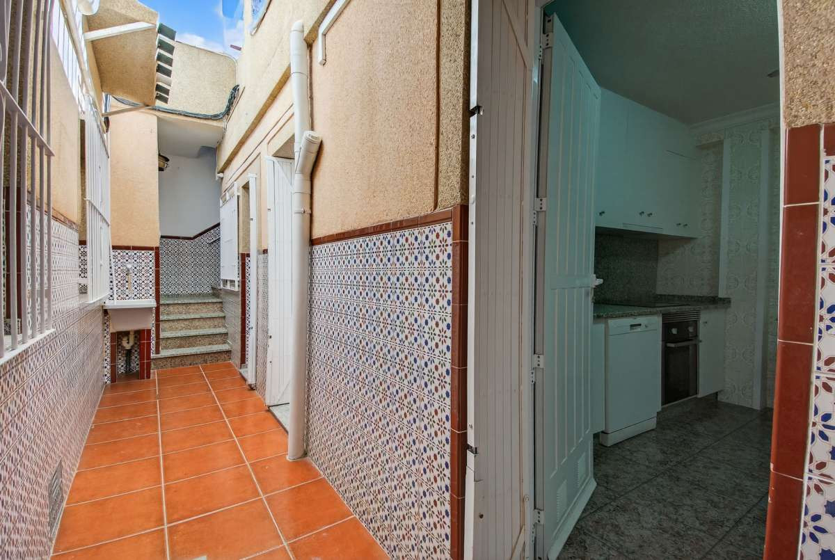 For sale - 5 Bedroom 2 Bathroom House - Detached Villa in San Pedro del Pinatar - Lo Pagan  - Murcia