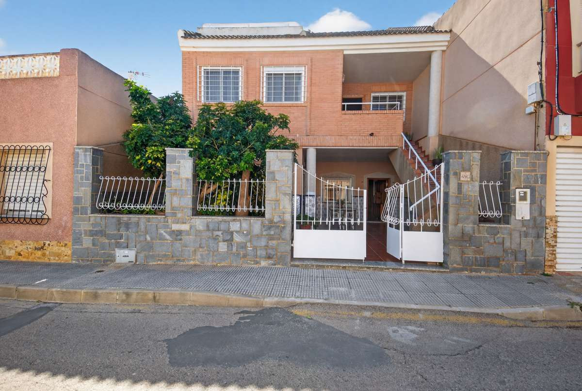 For sale - 5 Bedroom 2 Bathroom House - Detached Villa in San Pedro del Pinatar - Lo Pagan  - Murcia
