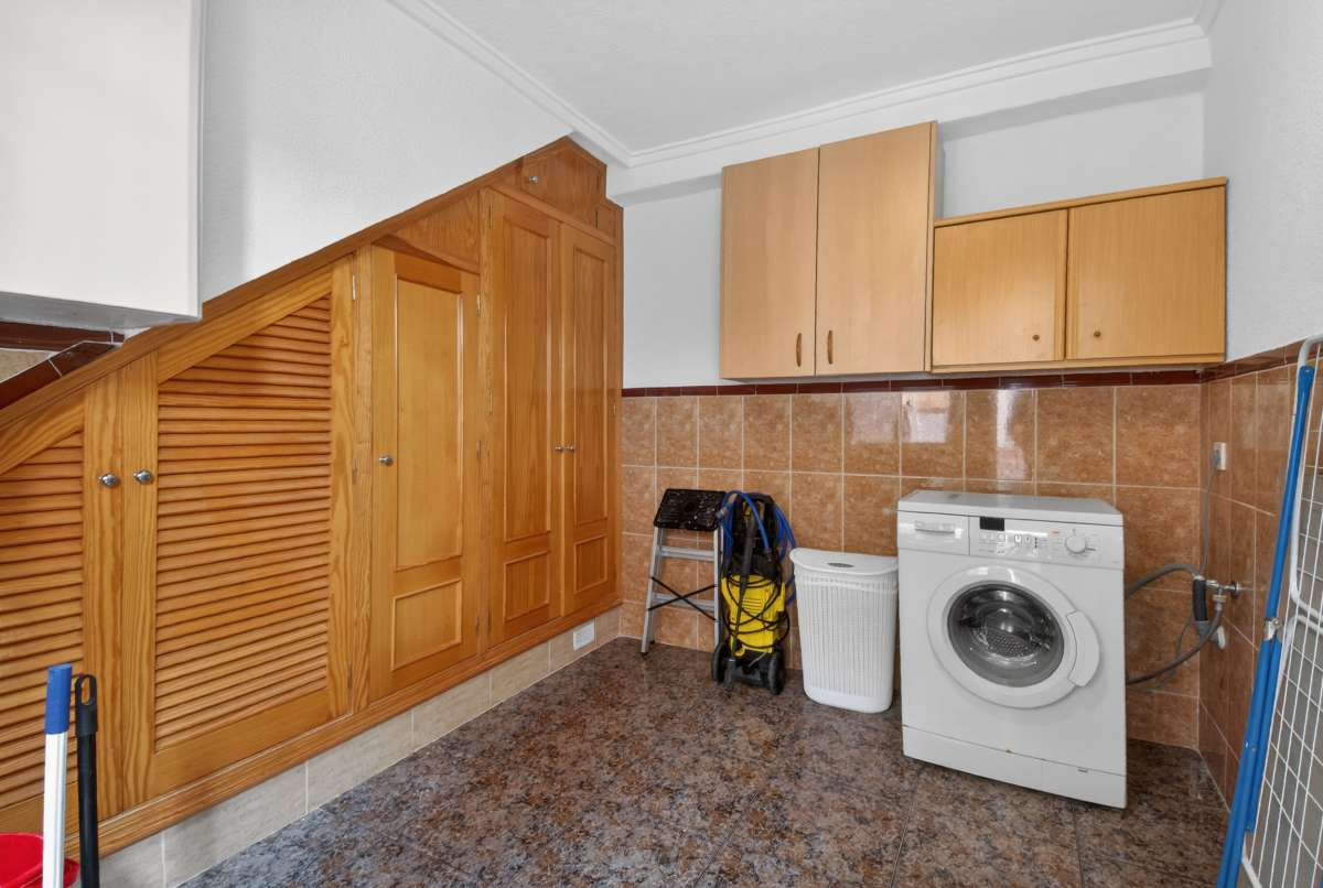 For sale - 5 Bedroom 2 Bathroom House - Detached Villa in San Pedro del Pinatar - Lo Pagan  - Murcia