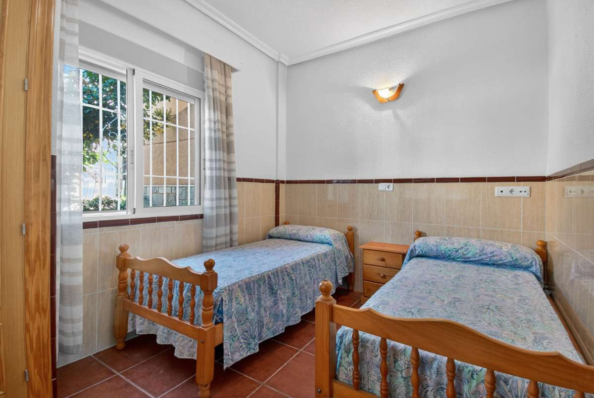 For sale - 5 Bedroom 2 Bathroom House - Detached Villa in San Pedro del Pinatar - Lo Pagan  - Murcia