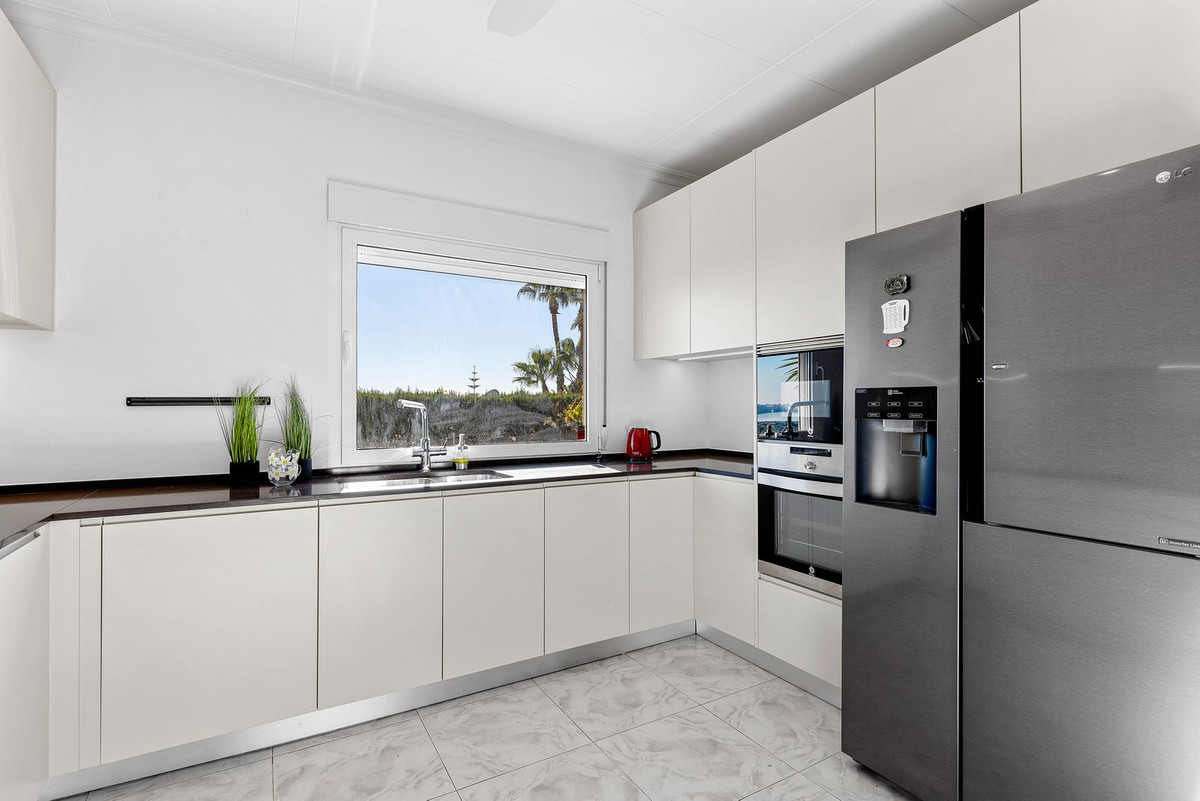 For sale - 5 Bedroom 3 Bathroom House - Detached Villa in Rojales - Ciudad Quesada  - Alicante