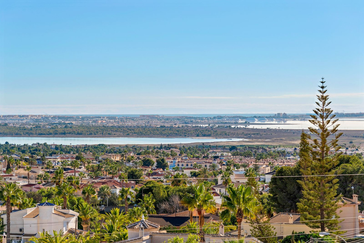 For sale - 5 Bedroom 3 Bathroom House - Detached Villa in Rojales - Ciudad Quesada  - Alicante