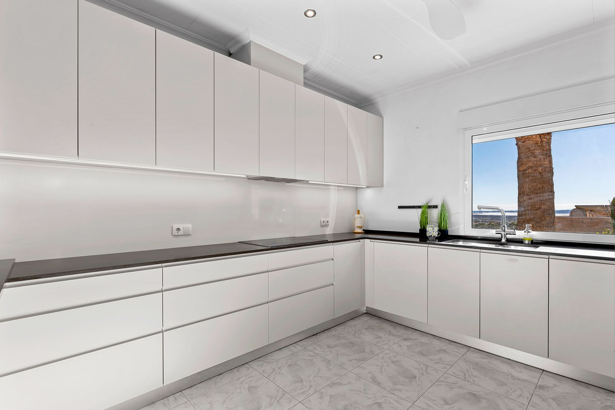 For sale - 5 Bedroom 3 Bathroom House - Detached Villa in Rojales - Ciudad Quesada  - Alicante