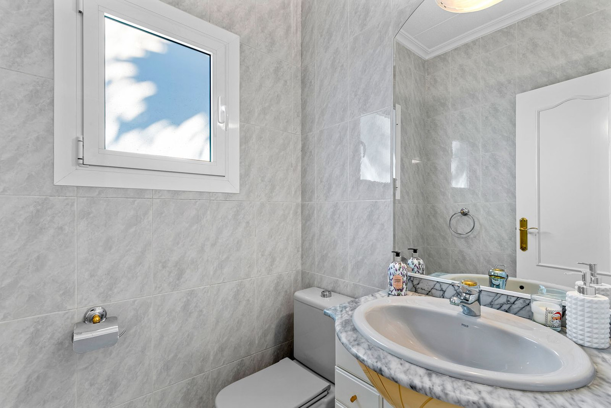 For sale - 5 Bedroom 3 Bathroom House - Detached Villa in Rojales - Ciudad Quesada  - Alicante